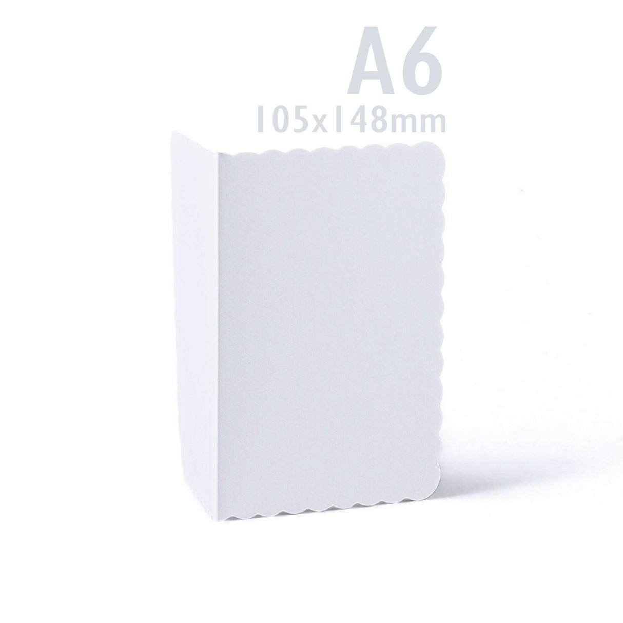 Pack de tarjetas y sobres blancos con borde ondulado